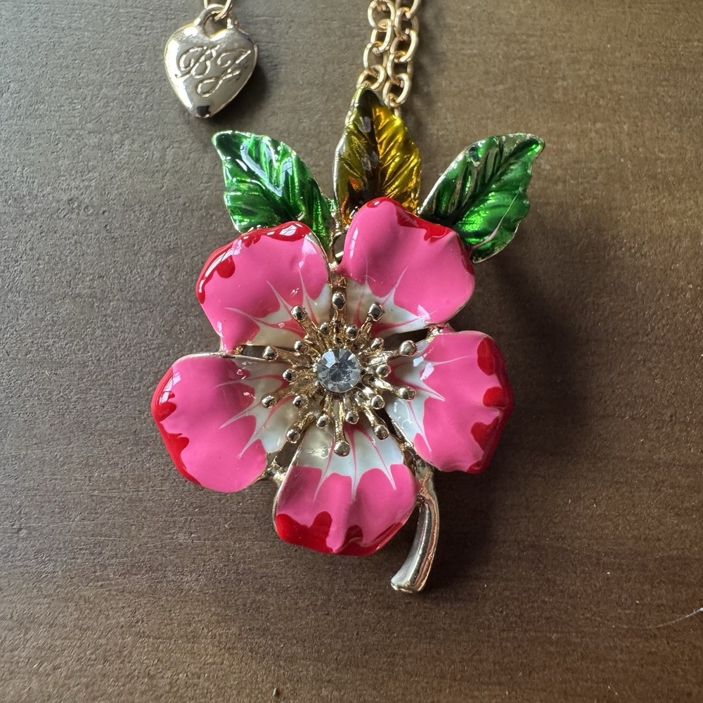 Betsey Johnson Pink Rose Flower Pendent Brooch Necklace Gold Tone Chain